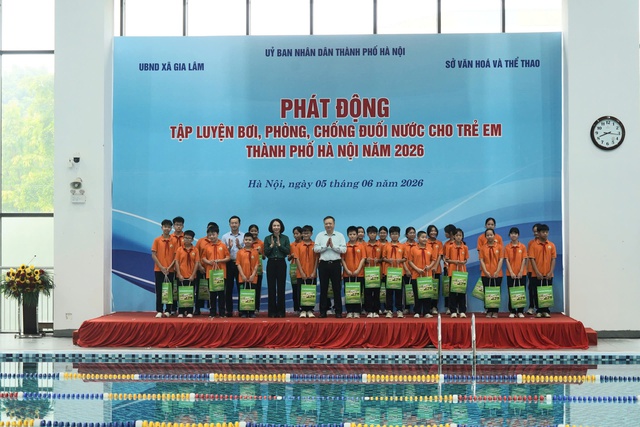 Hà Nội phát động tập luyện bơi, phòng, chống đuối nước cho trẻ em năm 2026- Ảnh 3.