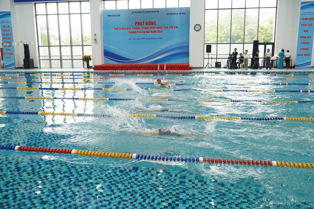 Hà Nội phát động tập luyện bơi, phòng, chống đuối nước cho trẻ em năm 2026- Ảnh 2.