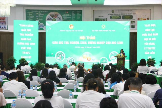 Khơi mở tiềm năng STEM, hướng nghiệp cho học sinh- Ảnh 2. Khơi mở tiềm năng STEM, hướng nghiệp cho học sinh- Ảnh 2.