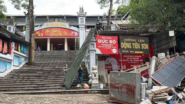 Chỉnh trang cảnh quan chùa Hương: Các hộ kinh doanh chủ động tháo dỡ công trình, bàn giao mặt bằng- Ảnh 1. Chỉnh trang cảnh quan chùa Hương: Các hộ kinh doanh chủ động tháo dỡ công trình, bàn giao mặt bằng- Ảnh 1.
