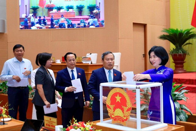 Bế mạc Kỳ họp thứ 5 HĐND TP. Hà Nội: Khơi thông nguồn lực, tạo động lực pháp lý cho mục tiêu tăng trưởng- Ảnh 2. Bế mạc Kỳ họp thứ 5 HĐND TP. Hà Nội: Khơi thông nguồn lực, tạo động lực pháp lý cho mục tiêu tăng trưởng- Ảnh 2.
