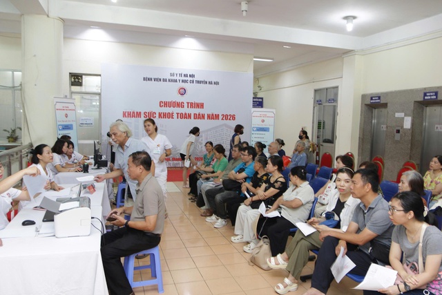 Khám sức khỏe miễn phí, lập hồ sơ điện tử cho người dân- Ảnh 1. Khám sức khỏe miễn phí, lập hồ sơ điện tử cho người dân- Ảnh 1.