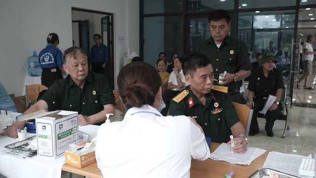 Hà Nội: Khám sức khỏe, tri ân những người có công- Ảnh 1.