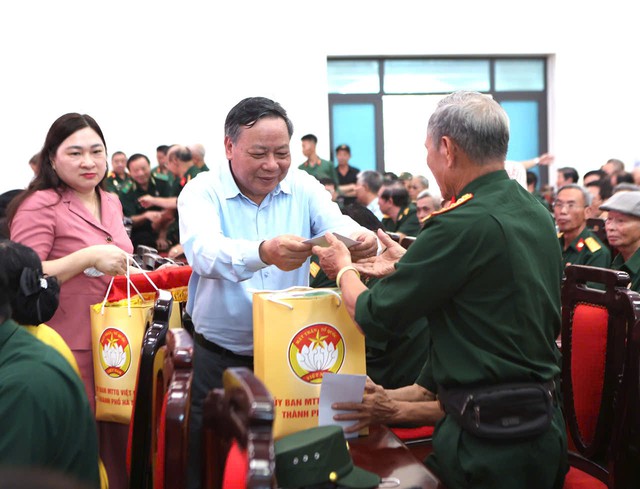 Hà Nội tiếp tục chăm lo đời sống người có công với cách mạng- Ảnh 1. Hà Nội tiếp tục chăm lo đời sống người có công với cách mạng- Ảnh 1.