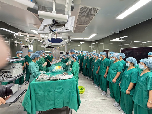 Món quà cuối cùng của người cha thắp sáng 3 cuộc đời- Ảnh 1.