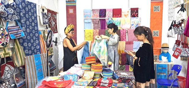 Từng bước khơi dậy sức mạnh của thị trường nội địa - Ảnh 1.