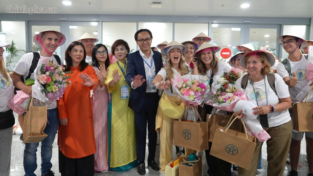 Du lịch Hà Nội tăng trưởng ấn tượng với hơn 3 triệu lượt khách trong tháng 7- Ảnh 1.