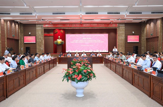 Hà Nội tạo đà tăng trưởng mới, phấn đấu GRDP cả năm đạt từ 11% trở lên- Ảnh 1. Hà Nội tạo đà tăng trưởng mới, phấn đấu GRDP cả năm đạt từ 11% trở lên- Ảnh 1.
