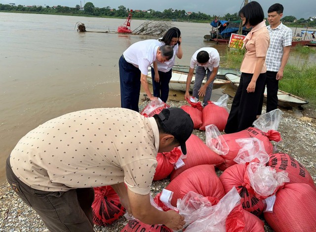 Thả cá giống tái tạo nguồn lợi thuỷ sản- Ảnh 1.