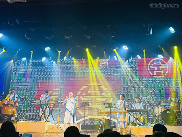 'Chuyện Hà Nội - Một ngày rất Hà Nội' gắn kết nghệ thuật với người dân và du khách- Ảnh 1.