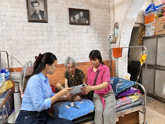 Hành chính công Thủ đô: Hành trình từ 'ngồi quầy chờ đợi' đến 'chủ động gõ cửa' phục vụ nhân dân- Ảnh 2. Hành chính công Thủ đô: Hành trình từ 'ngồi quầy chờ đợi' đến 'chủ động gõ cửa' phục vụ nhân dân- Ảnh 2.