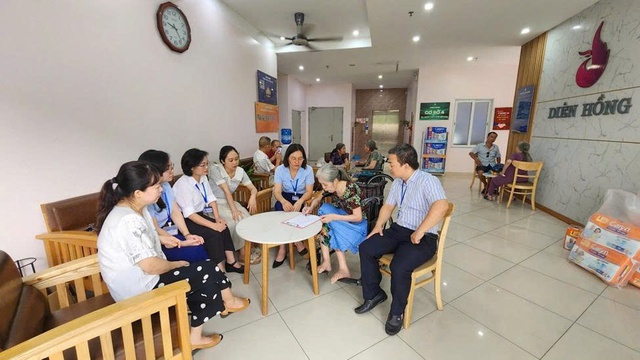 Hành chính công Thủ đô: Hành trình từ 'ngồi quầy chờ đợi' đến 'chủ động gõ cửa' phục vụ nhân dân- Ảnh 4. Hành chính công Thủ đô: Hành trình từ 'ngồi quầy chờ đợi' đến 'chủ động gõ cửa' phục vụ nhân dân- Ảnh 4.