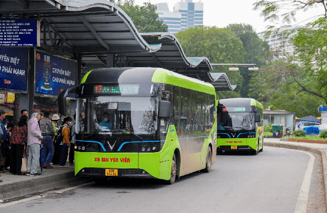 Từ 6/7, Hà Nội phát hành miễn phí thẻ xe buýt gắn chip cho hành khách ưu tiên - Ảnh 1. Từ 6/7, Hà Nội phát hành miễn phí thẻ xe buýt gắn chip cho hành khách ưu tiên - Ảnh 1.