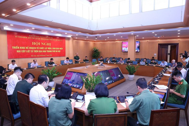 Hà Nội đẩy nhanh lấy mẫu, xác định danh tính hài cốt liệt sĩ- Ảnh 1. Hà Nội đẩy nhanh lấy mẫu, xác định danh tính hài cốt liệt sĩ- Ảnh 1.