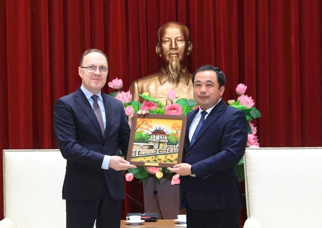 Hà Nội tạo điều kiện để doanh nghiệp Nga hợp tác, đầu tư vào các lĩnh vực thế mạnh- Ảnh 1. Hà Nội tạo điều kiện để doanh nghiệp Nga hợp tác, đầu tư vào các lĩnh vực thế mạnh- Ảnh 1.