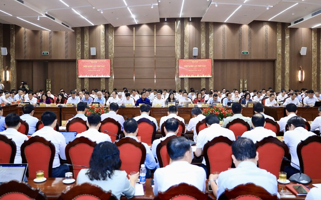 Đảng bộ Hà Nội quyết nghị những vấn đề chiến lược khơi thông nguồn lực, tạo động lực bứt phá phát triển- Ảnh 5. Đảng bộ Hà Nội quyết nghị những vấn đề chiến lược khơi thông nguồn lực, tạo động lực bứt phá phát triển- Ảnh 5.