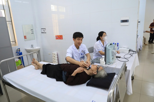 Hà Nội kiên trì mục tiêu tăng trưởng kinh tế đi đôi với bảo đảm an sinh xã hội- Ảnh 3.