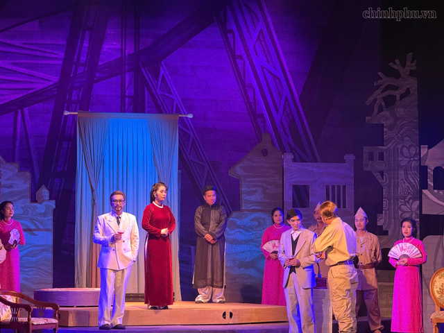 Vở cải lương 'Người con gái Hà Thành' kể về Thủ đô bằng ngôn ngữ sân khấu truyền thống - Ảnh 1.