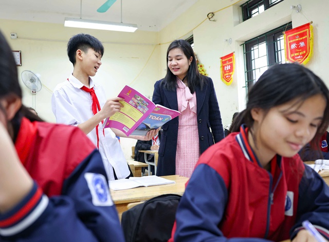 Về lộ trình miễn phí sách giáo khoa cho hoc sinh tại Hà Nội- Ảnh 1.