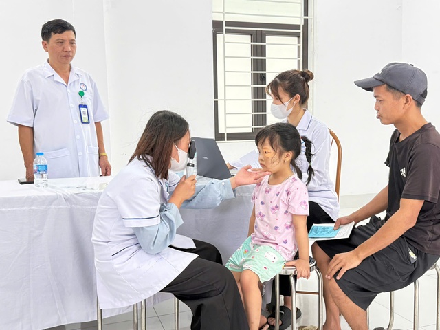 Khám sức khoẻ định kỳ miễn phí cho hơn 2,2 triệu học sinh THPT và mầm non- Ảnh 1.