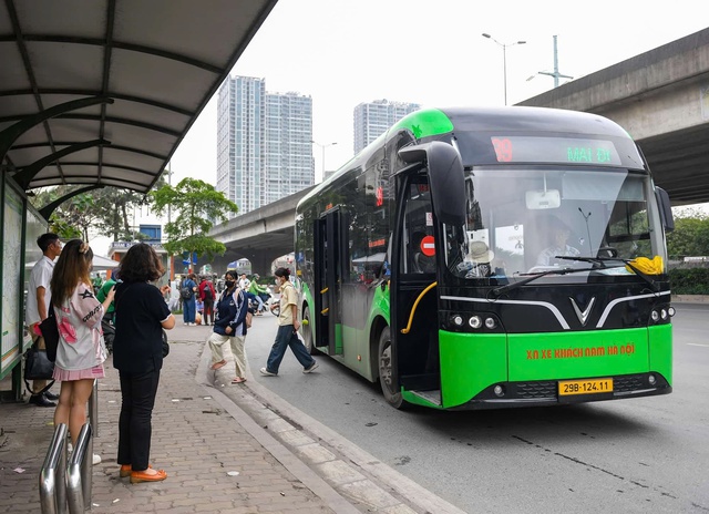Hà Nội miễn vé xe buýt, tàu điện trong 5 ngày nghỉ Quốc khánh 2/9- Ảnh 1.