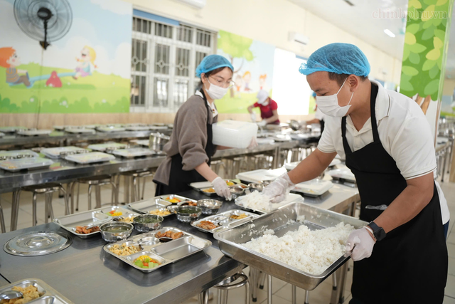 Bảo đảm an toàn thực phẩm bếp ăn trường học- Ảnh 1.