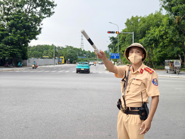 Giao thông Hà Nội ngày đầu kỳ nghỉ lễ: Cửa ngõ ùn ứ cục bộ, nội đô thông thoáng- Ảnh 4.