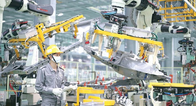 Hà Nội quyết tâm thực hiện thắng lợi mục tiêu tăng trưởng bền vững 2 con số- Ảnh 2.