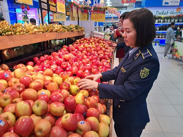 Siết chặt kiểm tra, ngặn chặn hàng lậu, hàng giả - Ảnh 1.