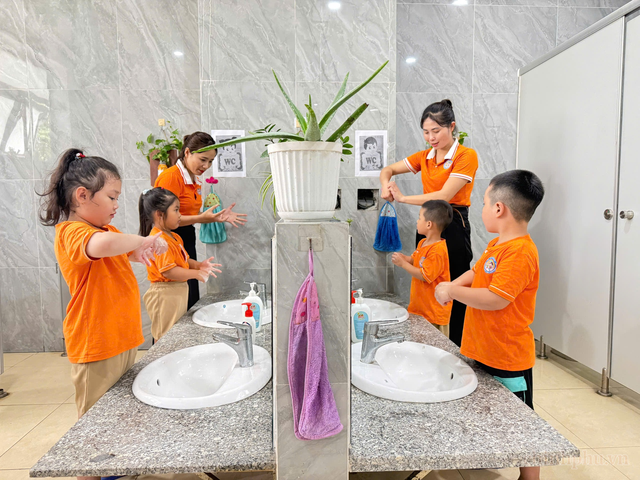 Siết chặt giám sát dịch bệnh tại trường học và cộng đồng- Ảnh 1.