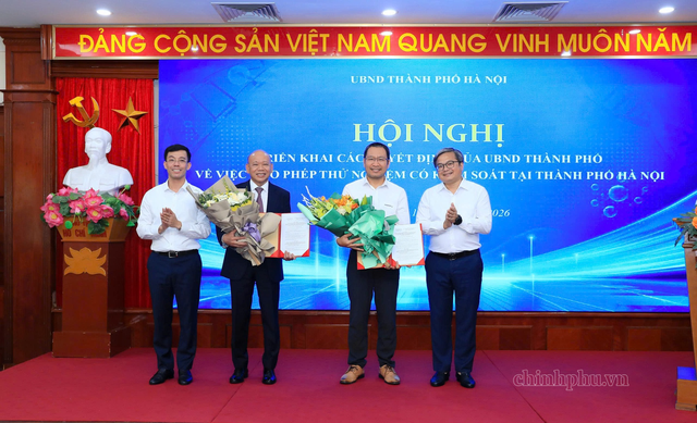 Hà Nội trao quyết định hệ thống giao thông tự hành và chế biến đất hiếm- Ảnh 3.