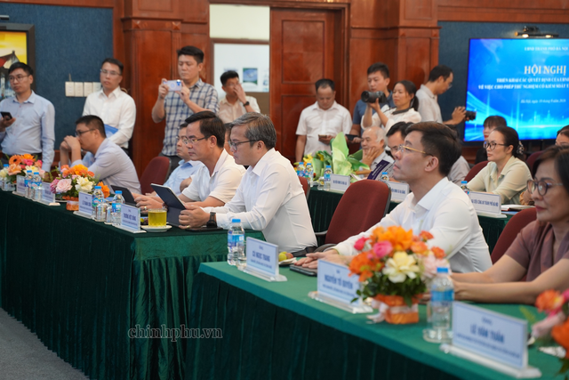 Hà Nội trao quyết định hệ thống giao thông tự hành và chế biến đất hiếm- Ảnh 4.