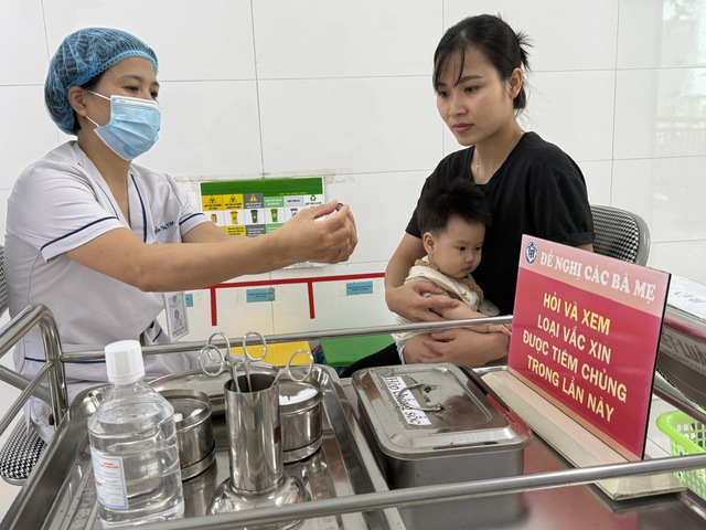 Đảm bảo nguồn cung vaccine, tỷ lệ tiêm chủng đạt hơn 55%- Ảnh 1.