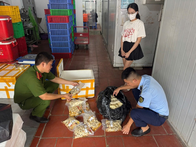Hà Nội xử lý hơn 4.000 vụ hàng giả, vi phạm an toàn thực phẩm trong 8 tháng- Ảnh 1.