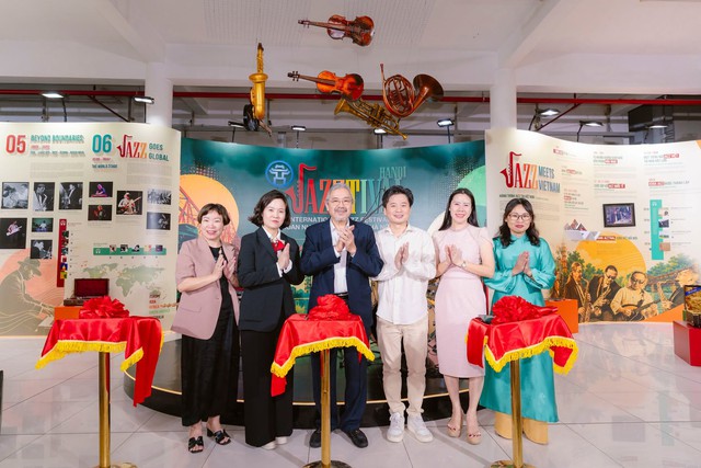 Khai mạc triển lãm 'Jazz & Phố – Giao thoa không biên giới'- Ảnh 1.