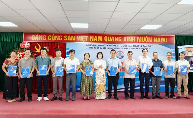Phường Cầu Giấy đưa dịch vụ công trực tuyến về cơ sở qua mô hình "Nhà họp số"- Ảnh 1.