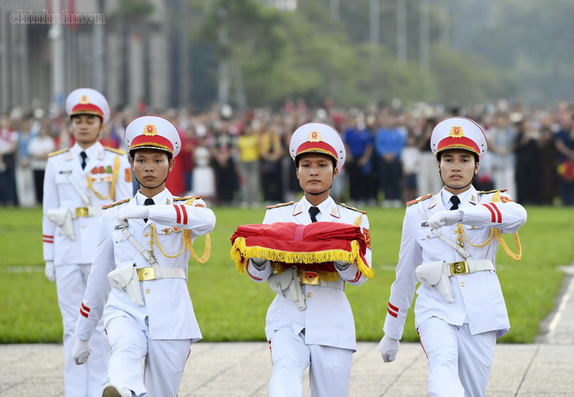 Lễ Thượng cờ đặc biệt trong sáng Quốc khánh tại Quảng trường Ba Đình- Ảnh 6.
