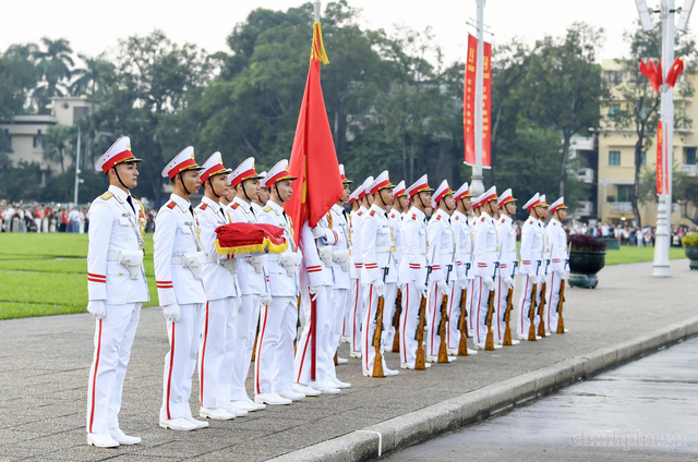 Lễ Thượng cờ đặc biệt trong sáng Quốc khánh tại Quảng trường Ba Đình- Ảnh 4.