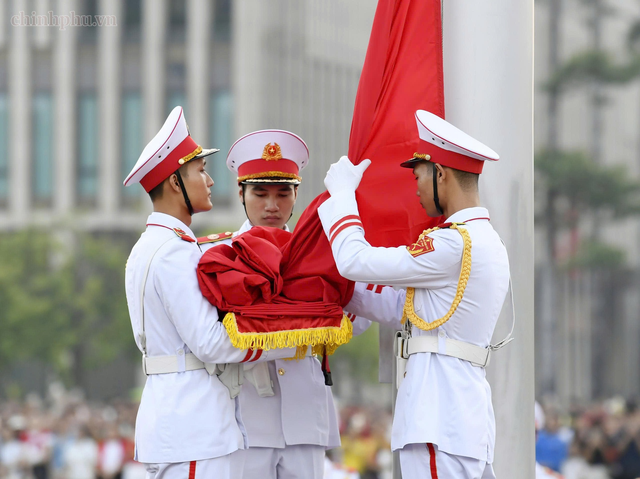 Lễ Thượng cờ đặc biệt trong sáng Quốc khánh tại Quảng trường Ba Đình- Ảnh 7.