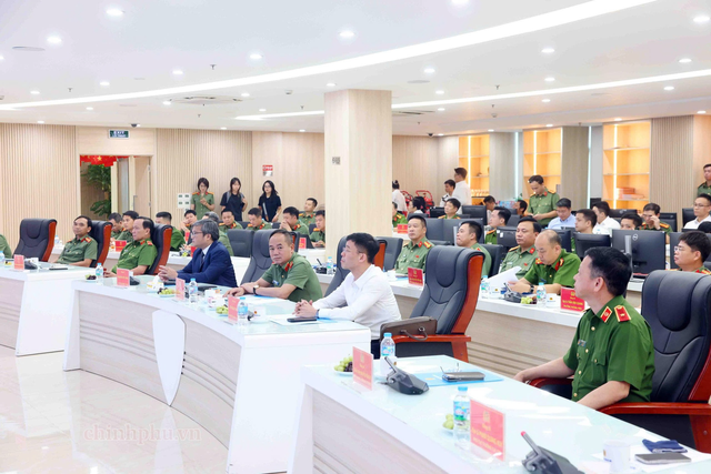 Hà Nội ra mắt 3 sản phẩm, giải pháp chuyển đổi số trọng điểm phục vụ nhân dân- Ảnh 1.
