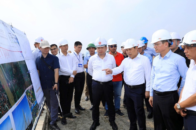 Chủ tịch TP. Hà Nội kiểm tra thực địa các công trình, dự án đầu tư hạ tầng quan trọng của Thủ đô- Ảnh 2.