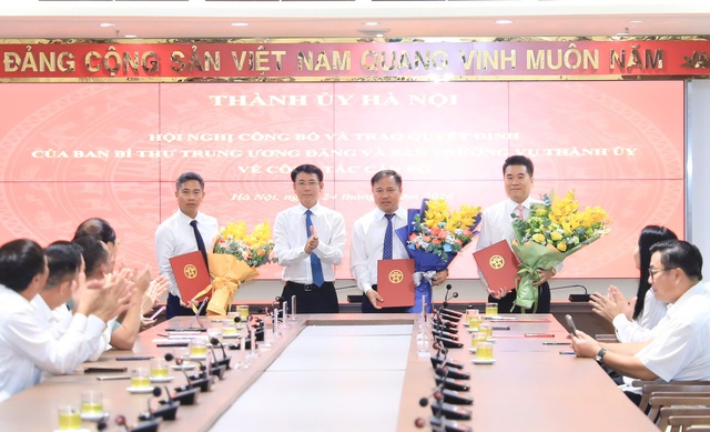 Công bố các Quyết định của Ban Bí thư Trung ương Đảng và Ban Thường vụ Thành ủy về công tác cán bộ- Ảnh 2.