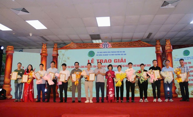 Trao 71 giải thưởng tại Hội thi sản phẩm làng nghề Hà Nội - Ảnh 2.