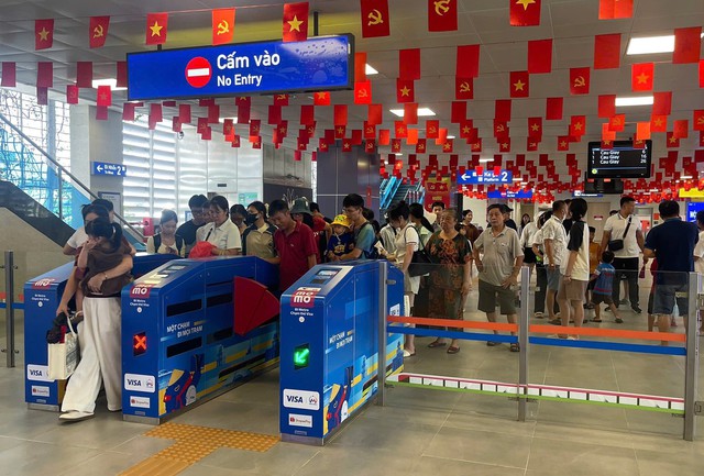 Hơn 408.000 lượt khách sử dụng đường sắt đô thị Hà Nội dịp Quốc khánh 2/9- Ảnh 1.