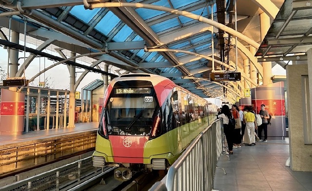 Diễn tập phòng, chống khủng bố, bảo đảm an toàn trên tuyến đường sắt đô thị- Ảnh 2.