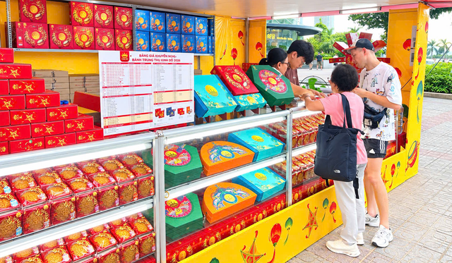 Bánh Trung thu vào mùa, Hà Nội tăng cường kiểm tra, kiểm soát- Ảnh 1.