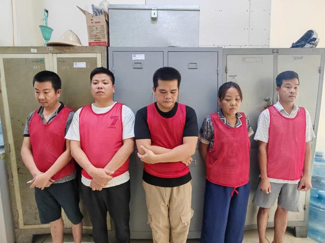 Khởi tố 5 đối tượng đổ trái phép hơn 35.500 tấn chất thải xây dựng tại xã Đại Thanh- Ảnh 3.