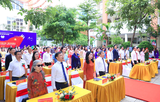 Tiếng trống khai trường trên khắp Thủ đô - Khát vọng đổi mới và nâng cao chất lượng dạy, học- Ảnh 4.