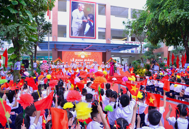 Tiếng trống khai trường trên khắp Thủ đô - Khát vọng đổi mới và nâng cao chất lượng dạy, học- Ảnh 6.