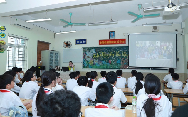 Tiếng trống khai trường trên khắp Thủ đô - Khát vọng đổi mới và nâng cao chất lượng dạy, học- Ảnh 12.